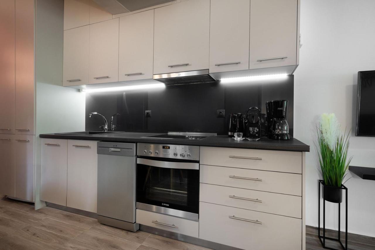 Mystique 2 Bd Aparment By Blupine Appartement Athene Buitenkant foto